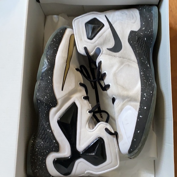 Nike Kids Lebron 13 Size 7Y - Picture 9 of 10